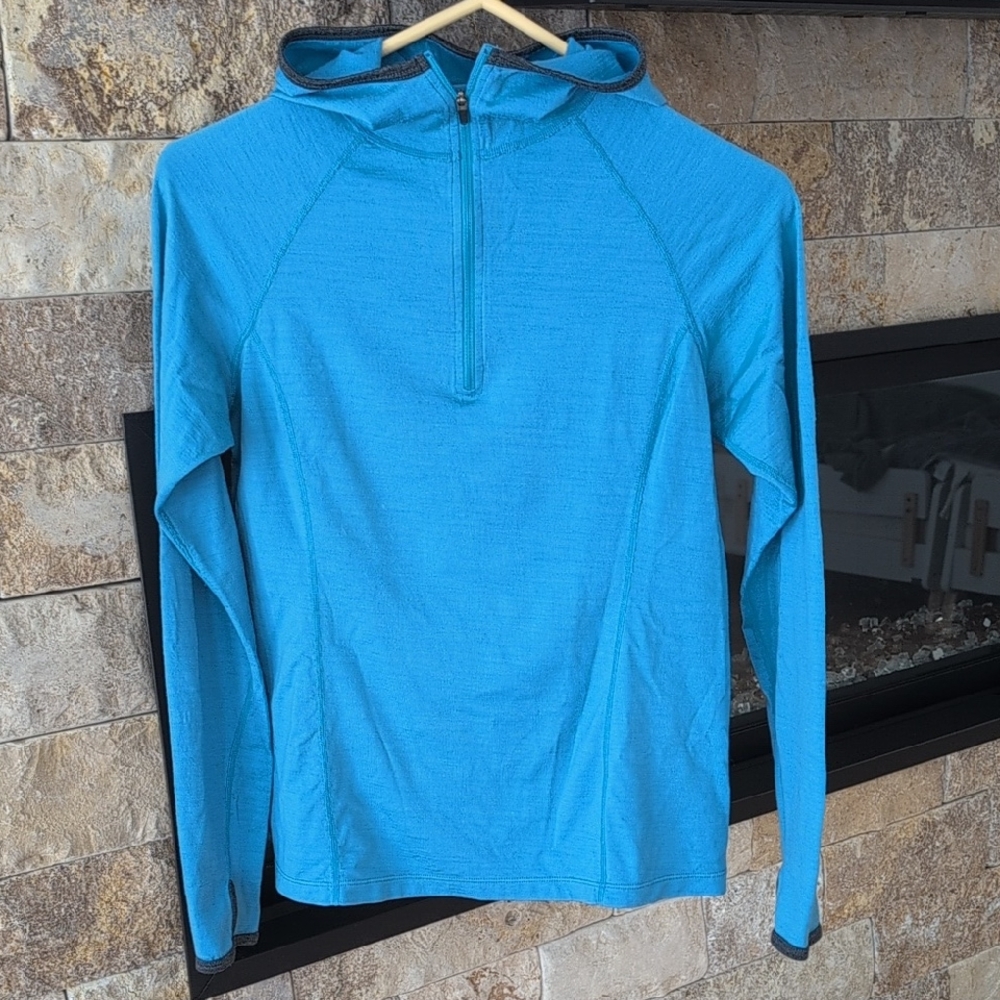 Ibex Light Weight Hoodie Sized Small